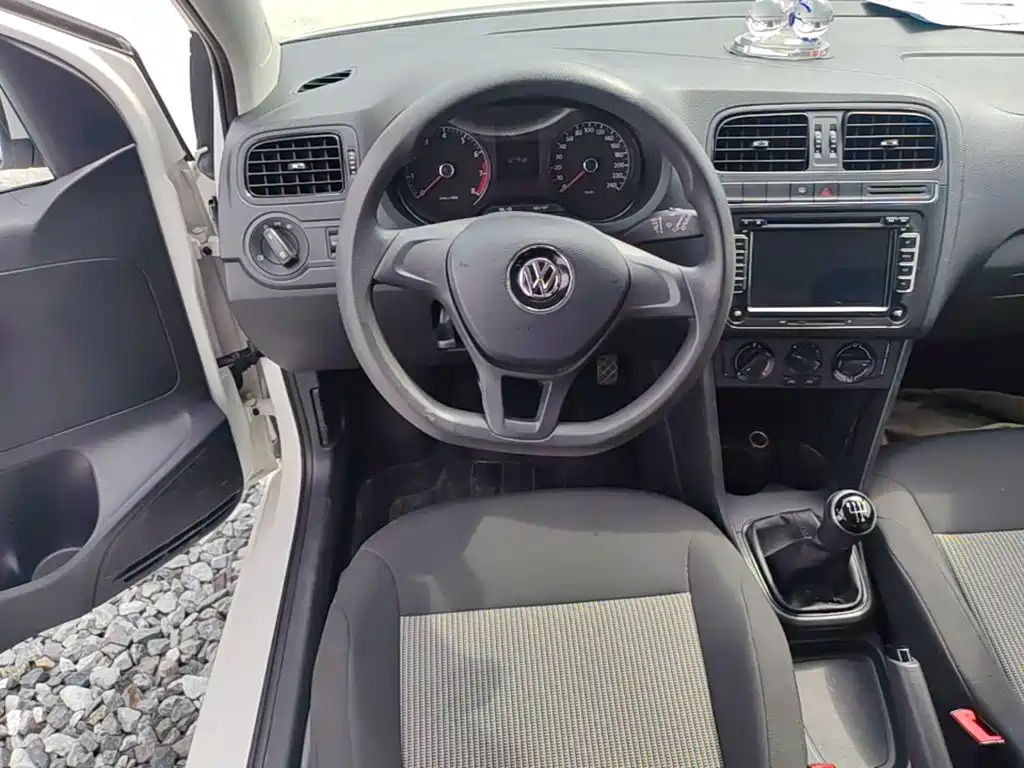 Volkswagen Polo 2016 — фото 11