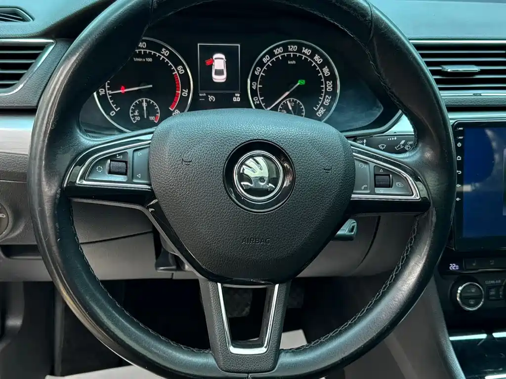 Skoda Superb 2017 — фото 15