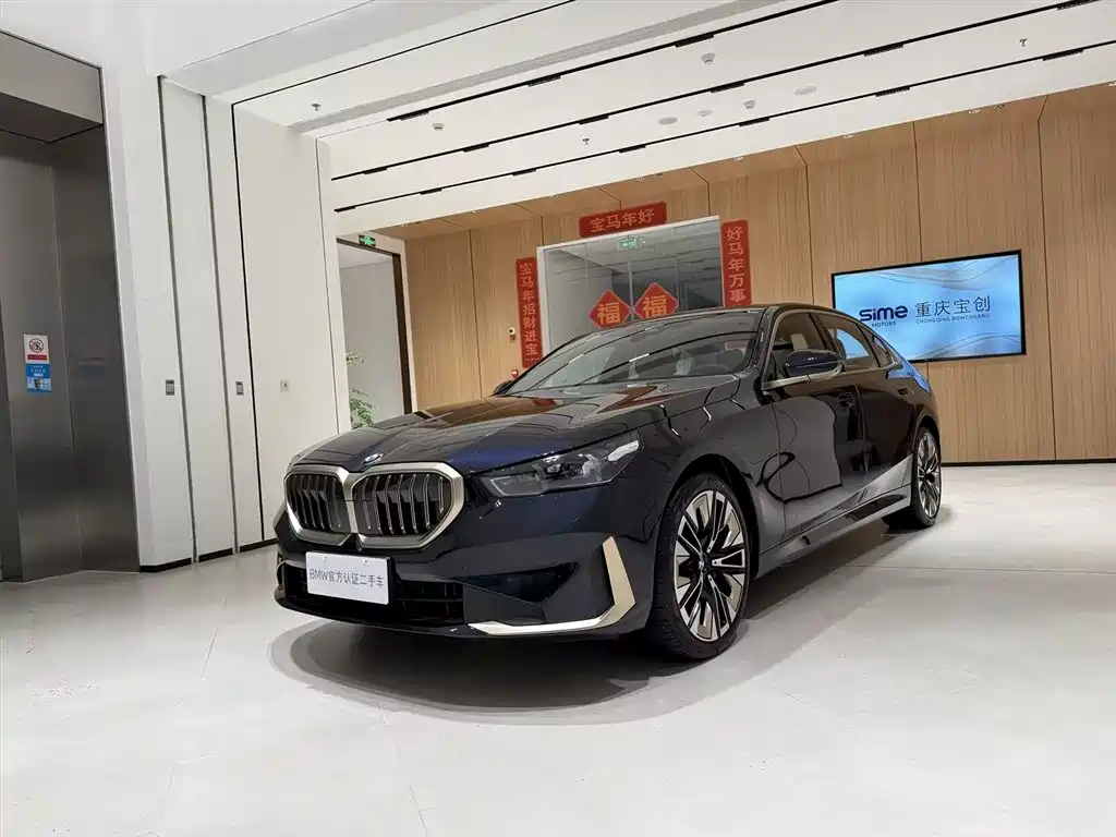 BMW 5 Series 2025 — фото 1