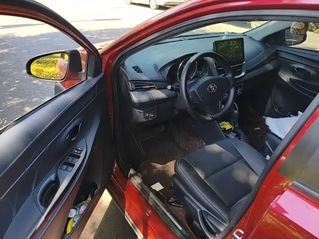 Toyota Yaris L 2021 — фото 16