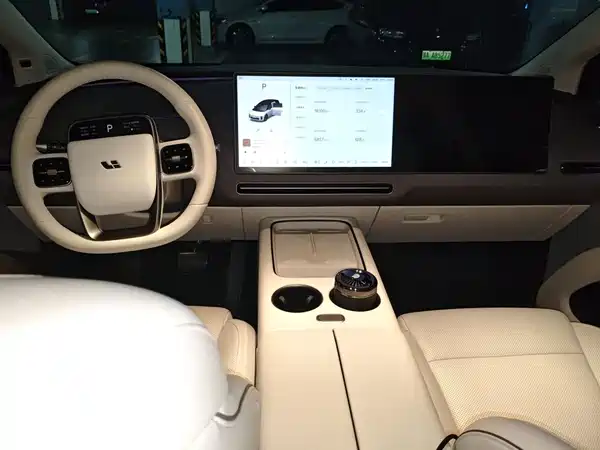 Li Auto i8 2025