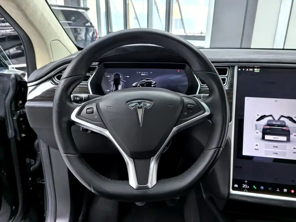 Tesla Model X 2017 — фото 7