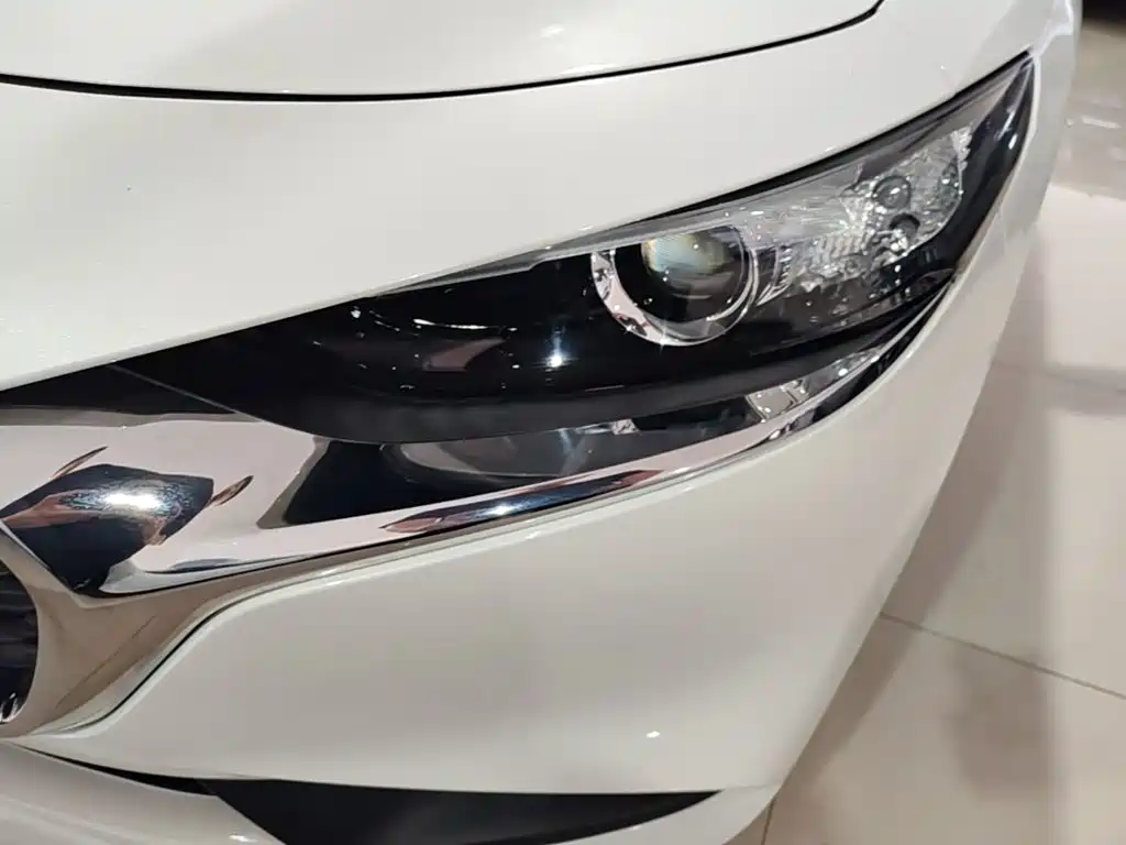 Mazda 3 Axela 2022 — фото 24
