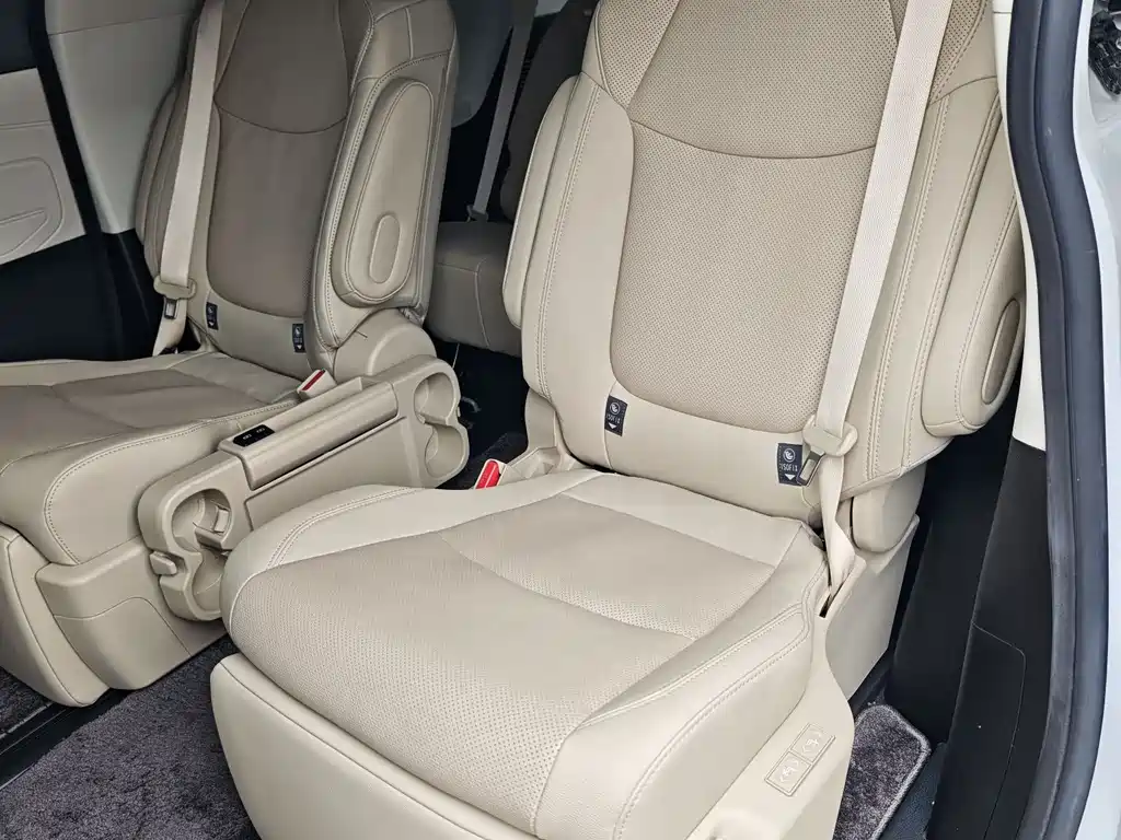 Toyota Sienna 2024 — фото 16