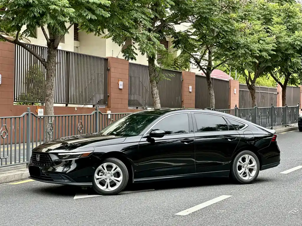 Honda Accord 2023 — фото 1