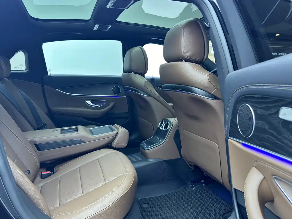 Mercedes-Benz E-Class 2021 — фото 13