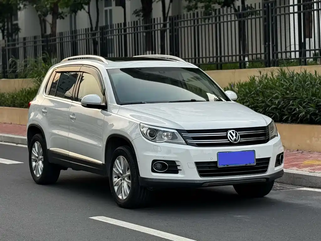 Volkswagen Tiguan 2011 — фото 3