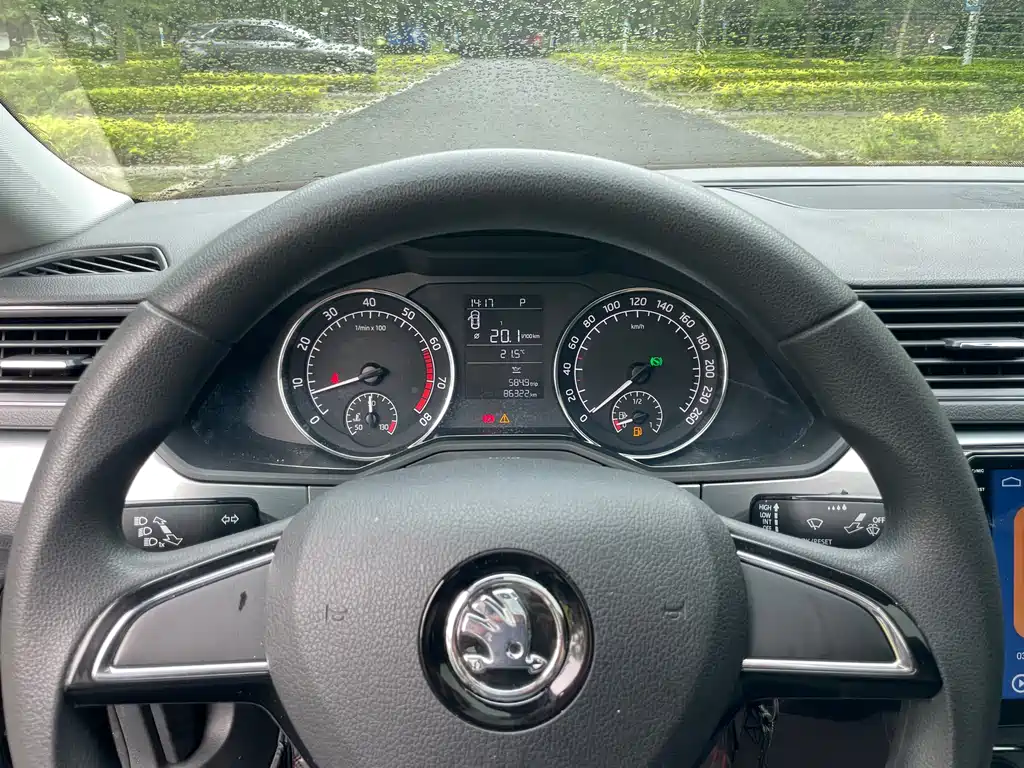 Skoda Superb 2018 — фото 15