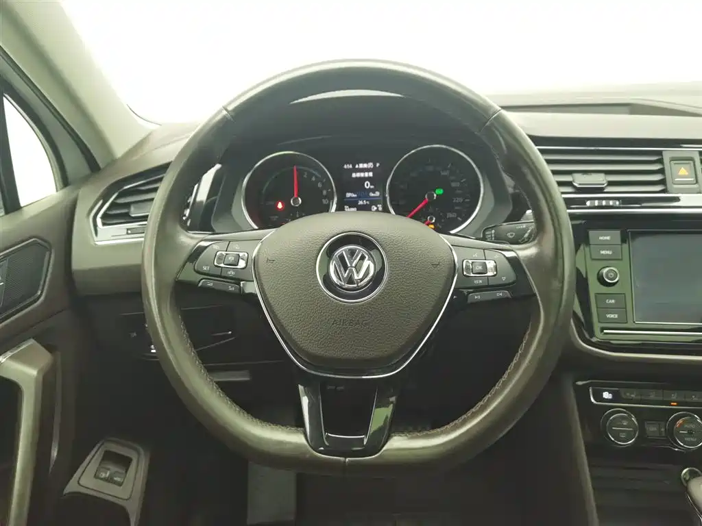 Volkswagen Tiguan L PHEV 2019 — фото 11