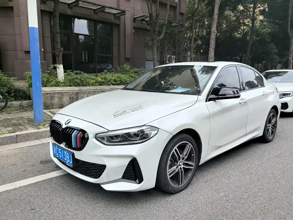 BMW 1 Series 2022 — фото 1