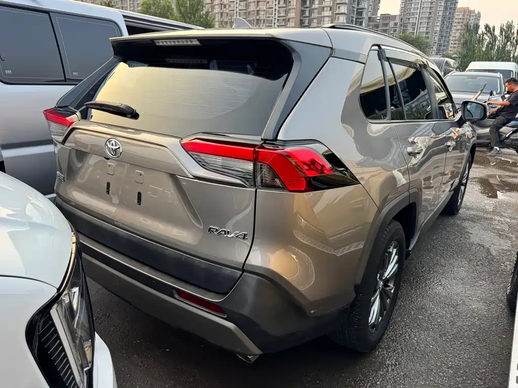 Toyota RAV4 2024 — фото 16