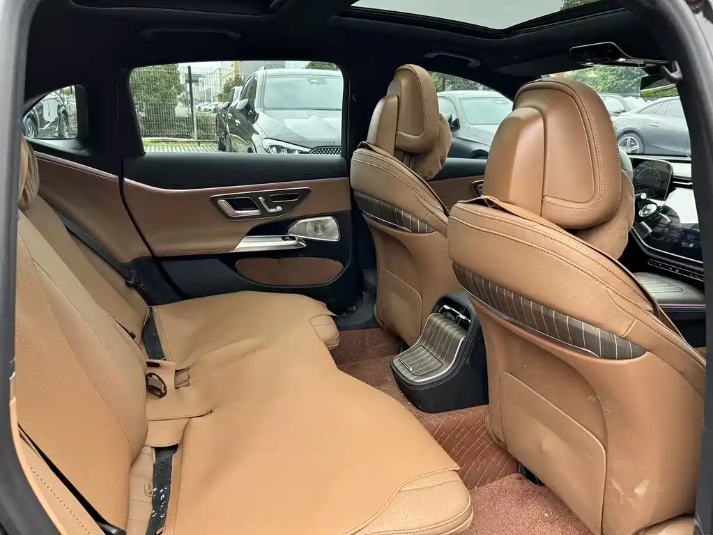 Mercedes-Benz E-Class 2025 — фото 13