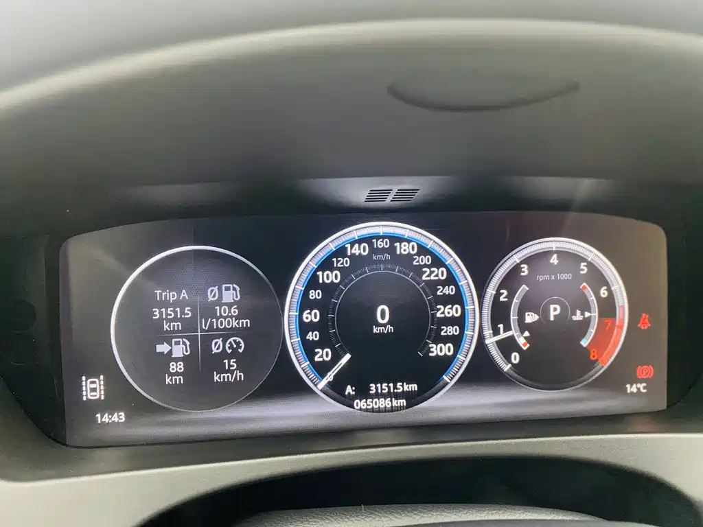 Jaguar F-PACE 2018 — фото 10