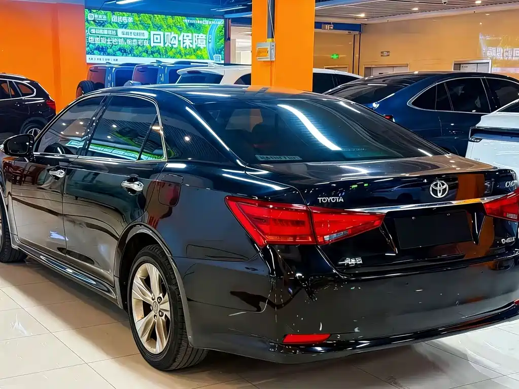 Toyota Crown 2017 — фото 6