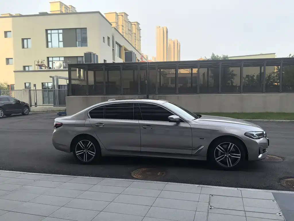 BMW 5 Series New Energy 2023 — фото 4