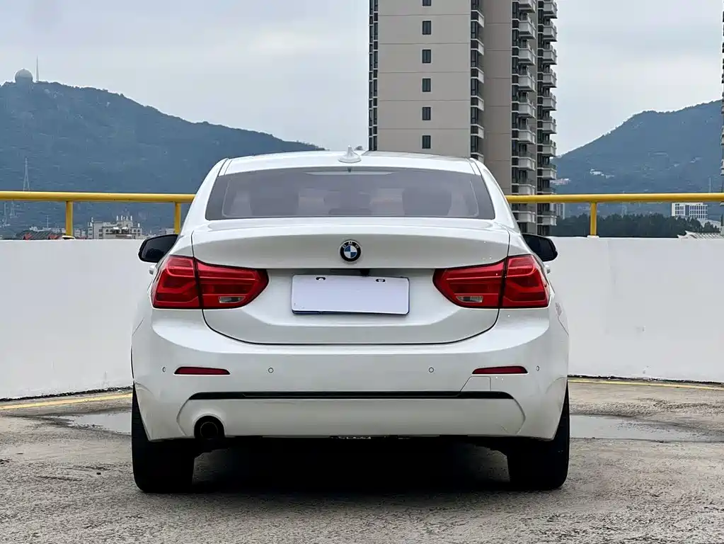 BMW 1 Series 2018 — фото 6