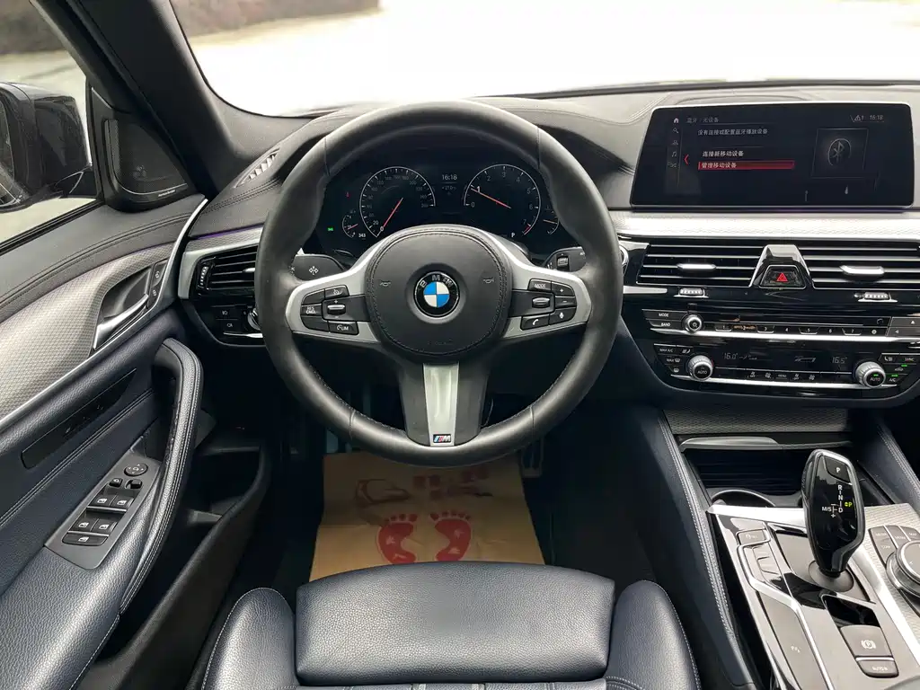 BMW 5 Series 2019 — фото 11