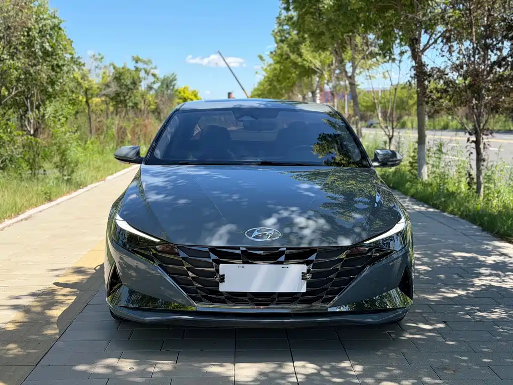 Hyundai Elantra 2022