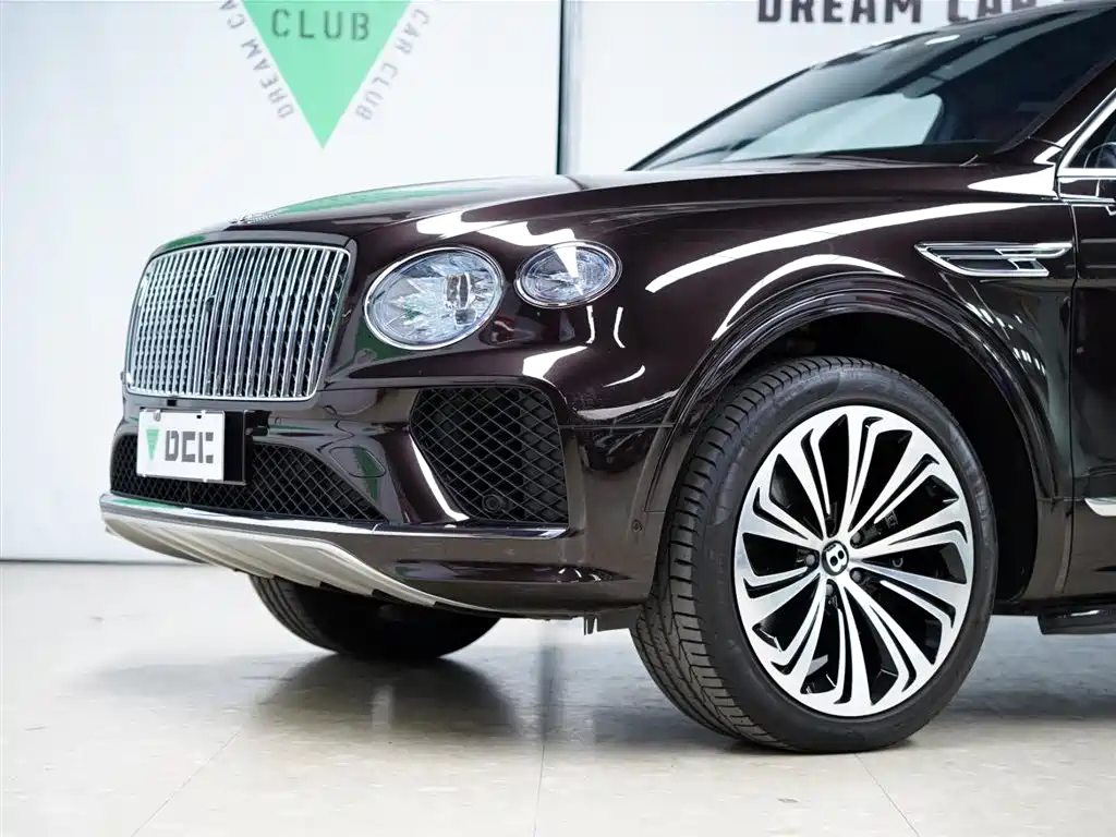 Bentley Bentayga 2023 — фото 19