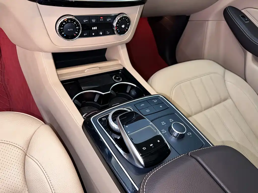 Mercedes-Benz GLS 2018 — фото 12