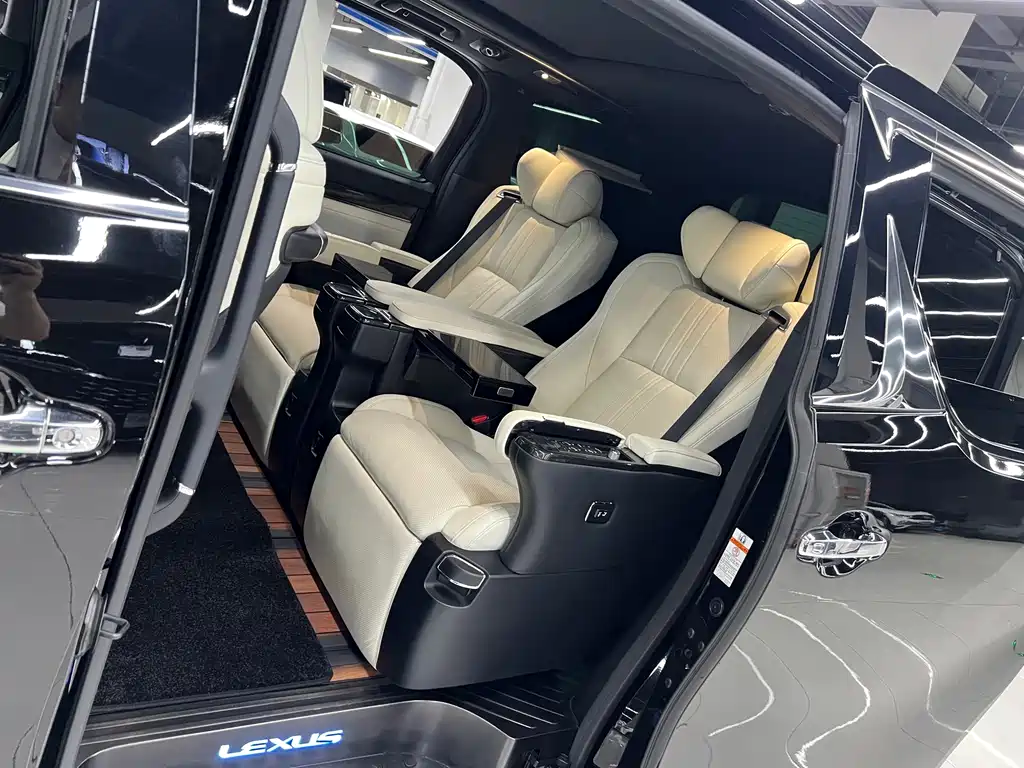 Lexus LM 2021 — фото 11