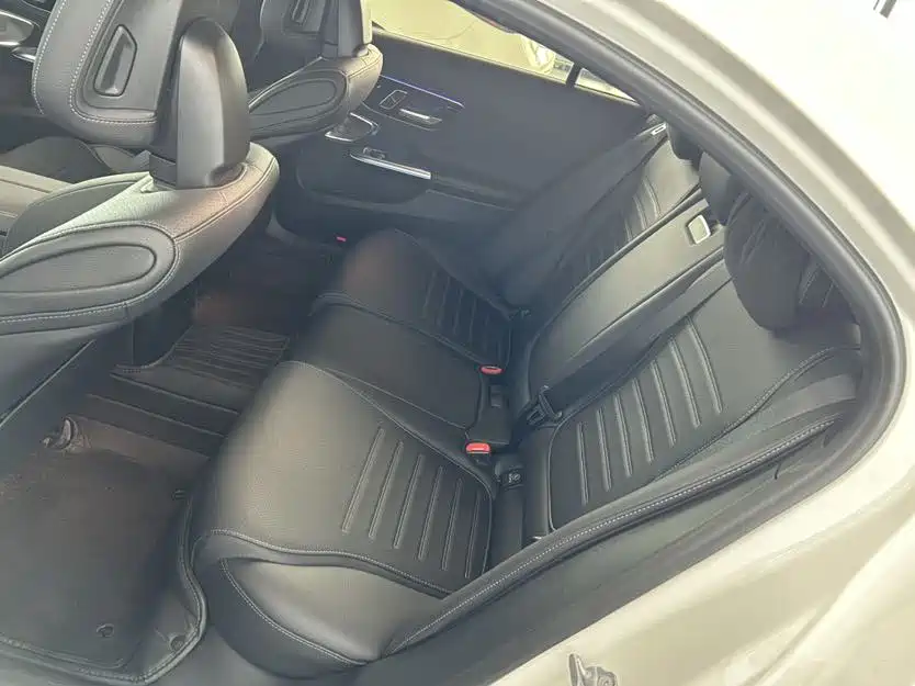 Mercedes-Benz C-Class 2023 — фото 3