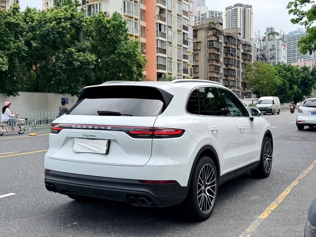 Porsche Cayenne Hybrid 2020 — фото 16