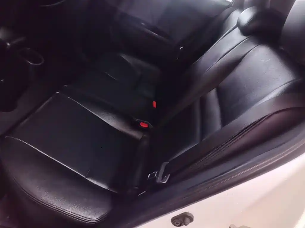 Toyota Yaris L 2020 — фото 17
