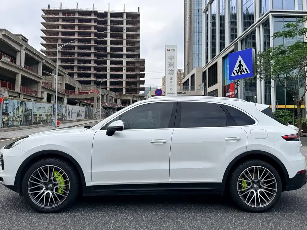 Porsche Cayenne Hybrid 2020 — фото 11