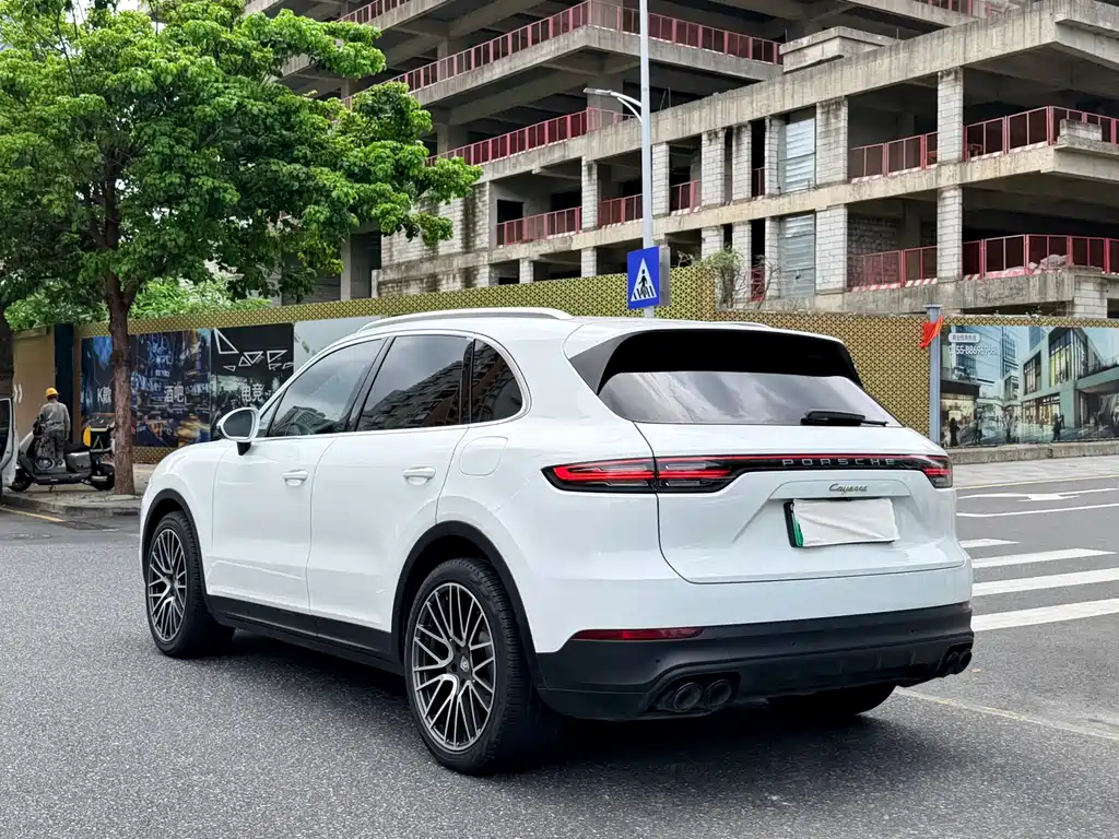 Porsche Cayenne Hybrid 2020 — фото 14