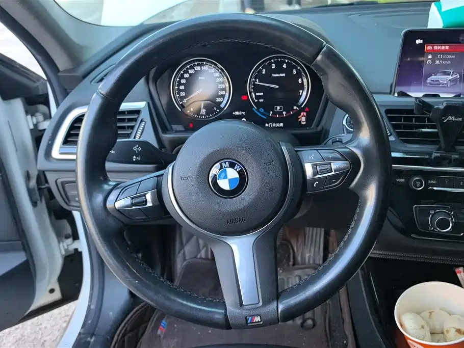BMW 1 Series 2019 — фото 15