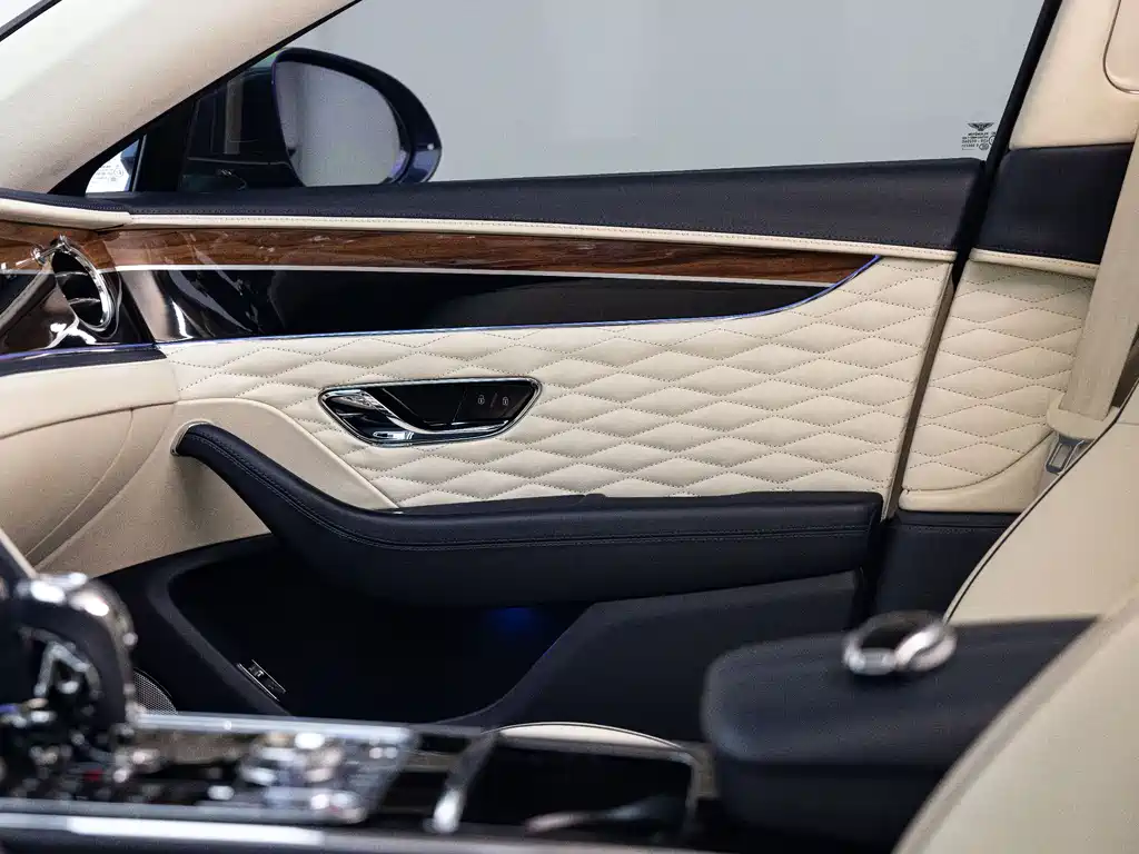 Bentley Flying Spur 2020 — фото 11