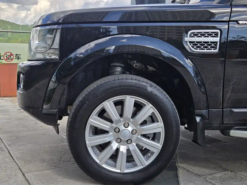Land Rover Discovery 2015 — фото 13