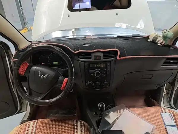 Wuling Hongguang 2015