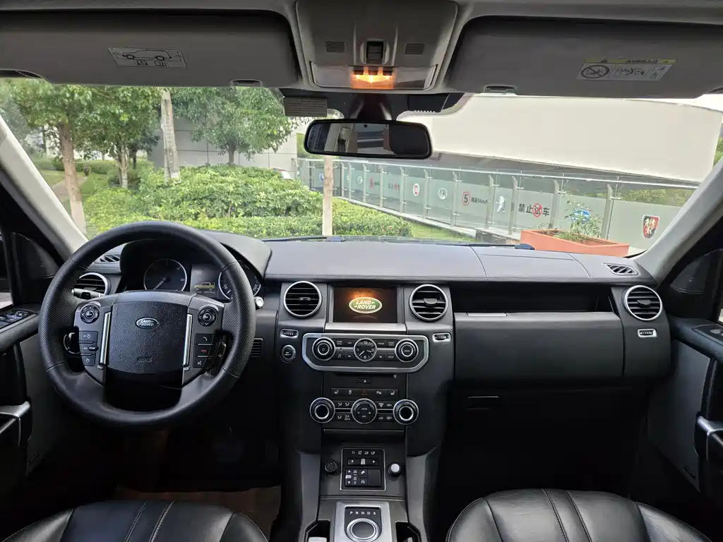 Land Rover Discovery 2015 — фото 8