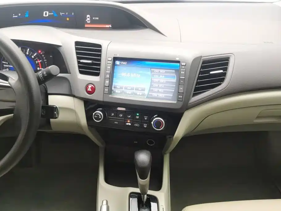 Honda Civic 2013 — фото 13