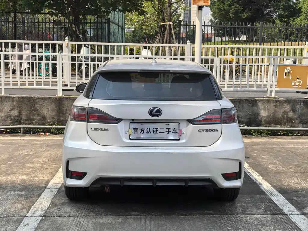 Lexus CT 2015 — фото 17