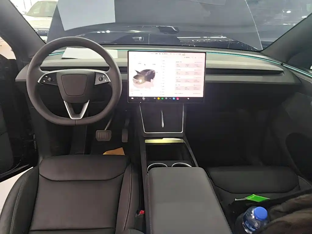 Tesla Model Y L 2026 — фото 10