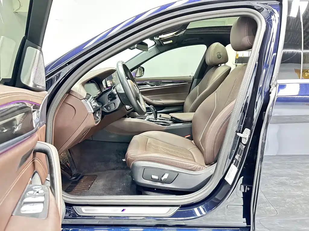 BMW 5 Series 2023 — фото 15