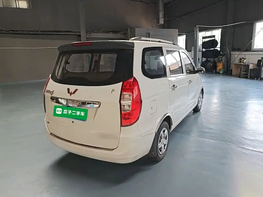 Wuling Hongguang 2015 — фото 5