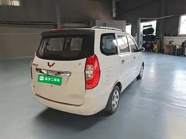 Wuling Hongguang 2015