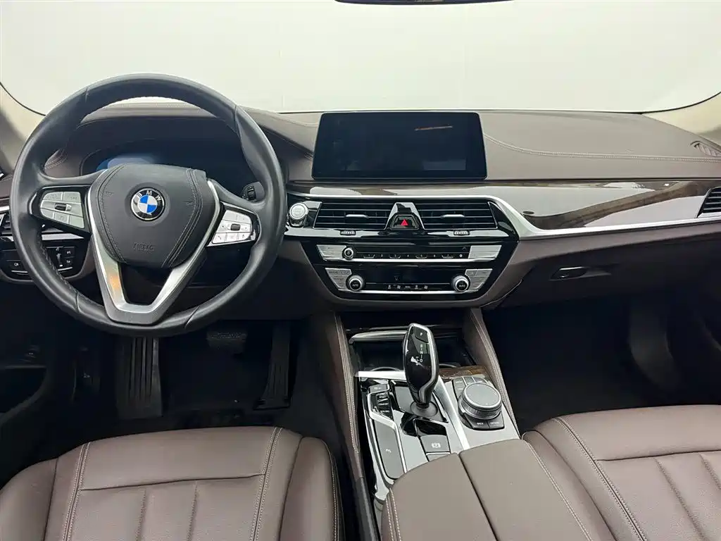 BMW 5 Series 2020 — фото 8