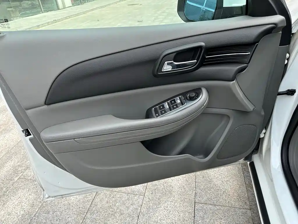 Chevrolet Malibu 2014 — фото 14
