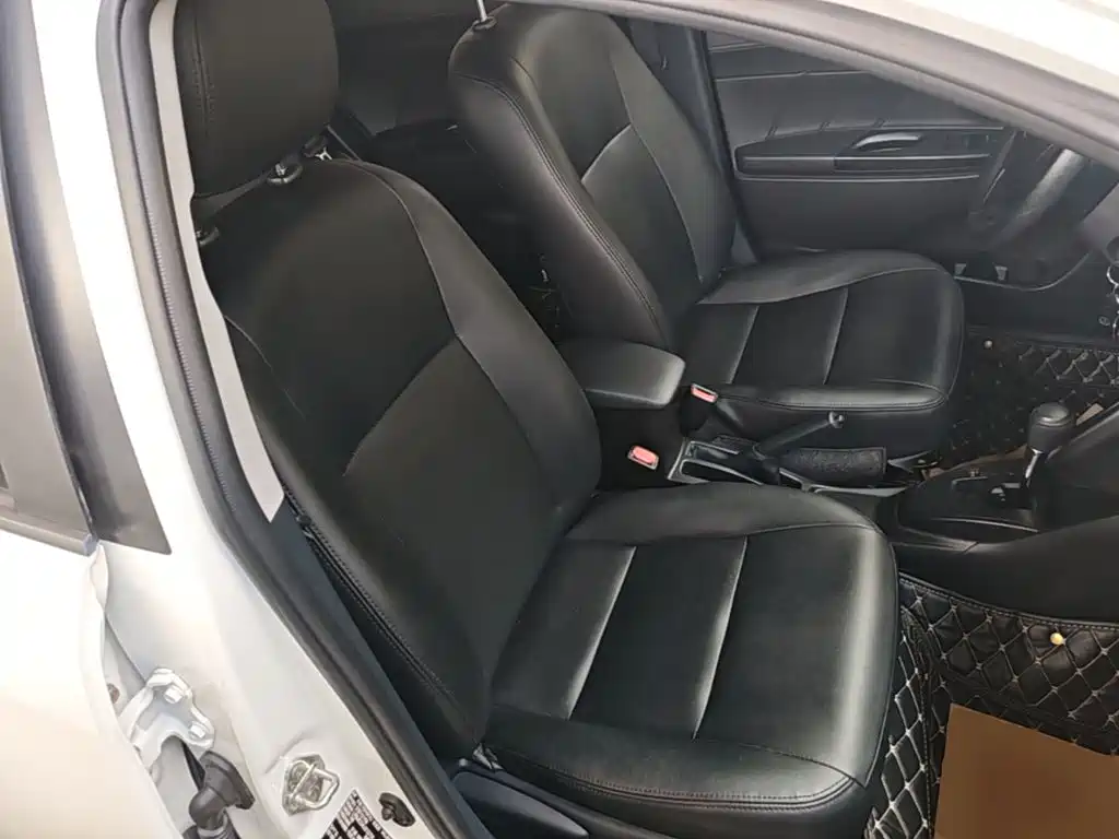 Toyota Yaris L 2020 — фото 25