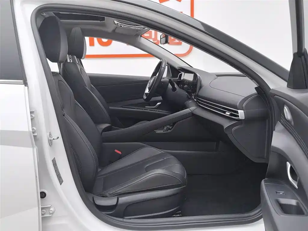 Hyundai Elantra 2022 — фото 23