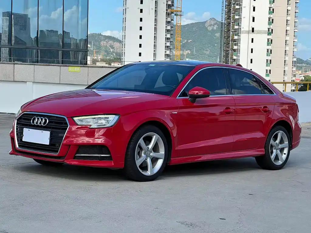 Audi A3 2018 — фото 1