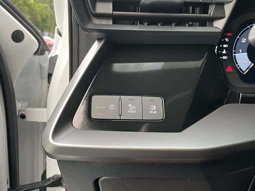 Audi A3 2023 — фото 18