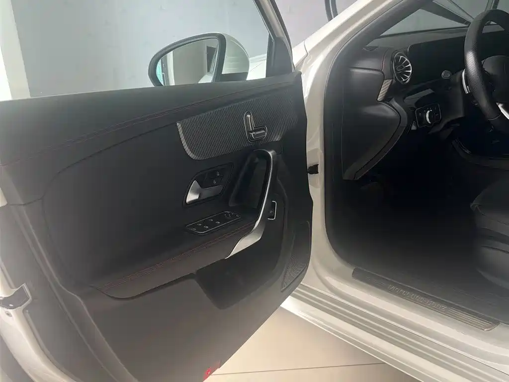 Mercedes-Benz A-Class 2023 — фото 9