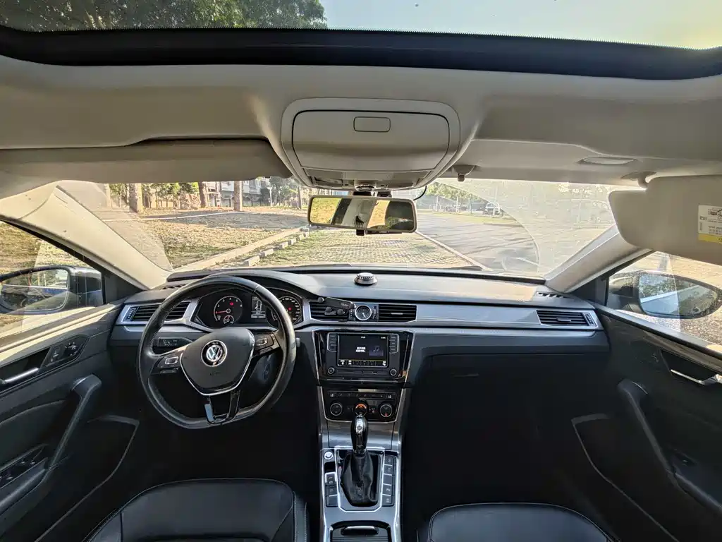Volkswagen Passat 2018 — фото 12