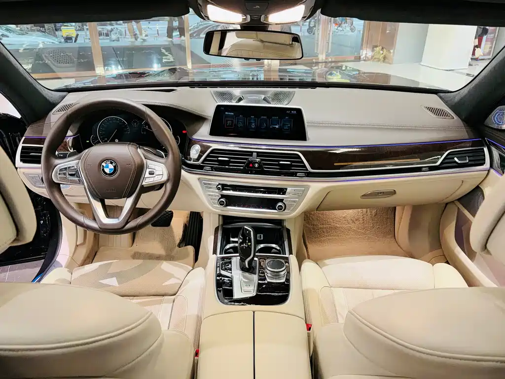 BMW 7 Series 2017 — фото 8